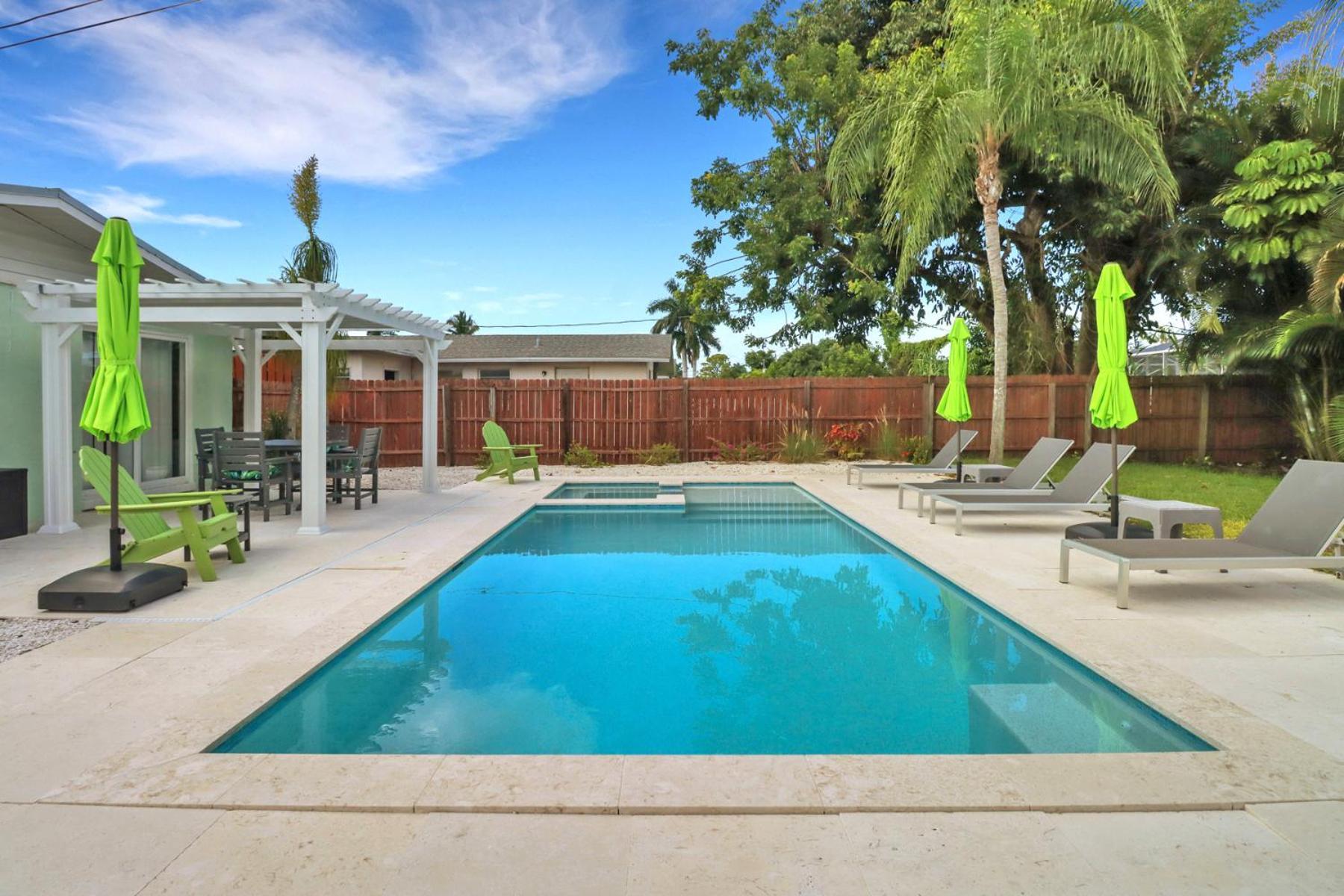 Little Beach House W/ Pool&Spa - 5 Minutes To Vanderbilt Beach North North Naples Exteriör bild