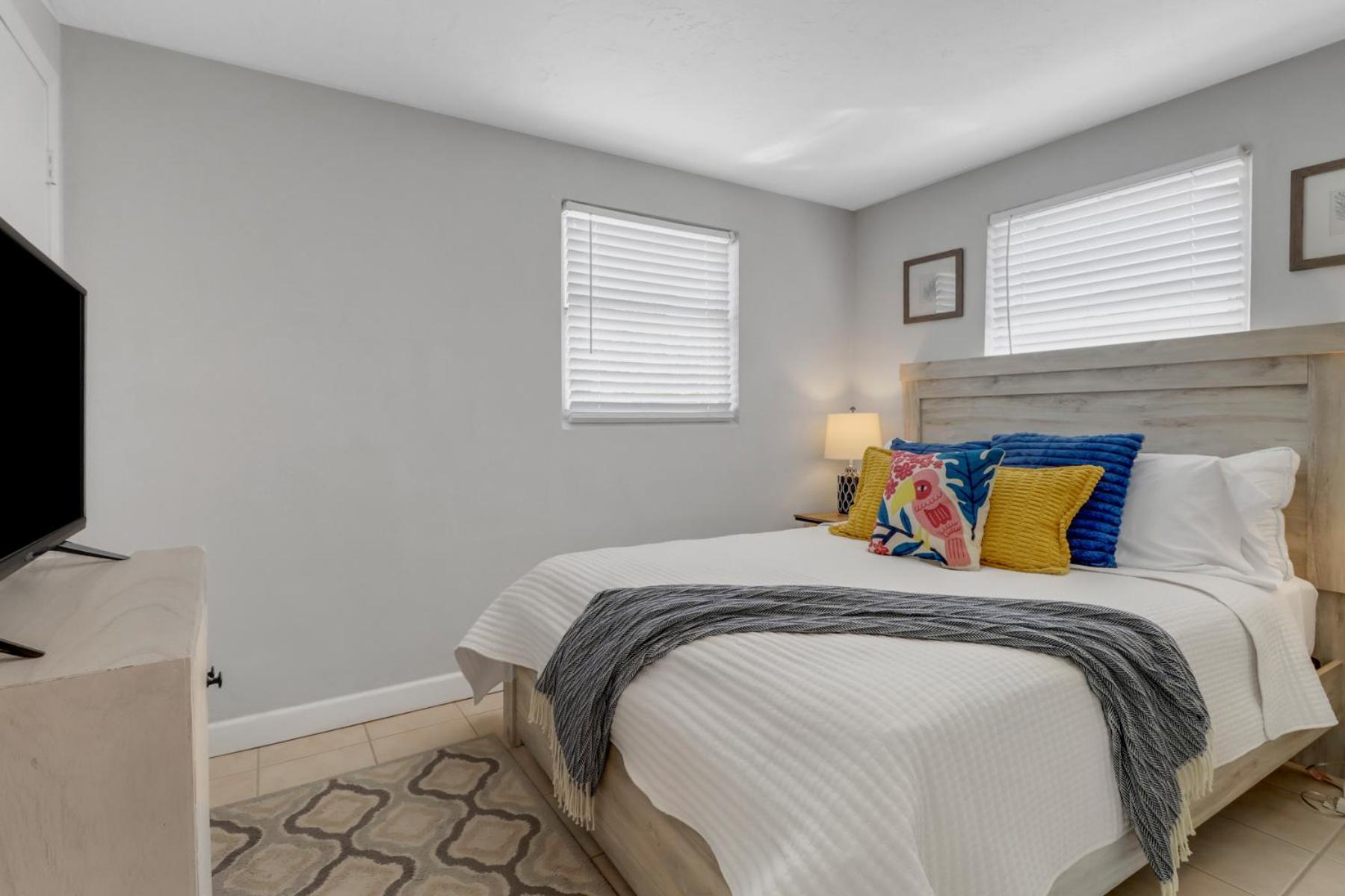Little Beach House W/ Pool&Spa - 5 Minutes To Vanderbilt Beach North North Naples Exteriör bild