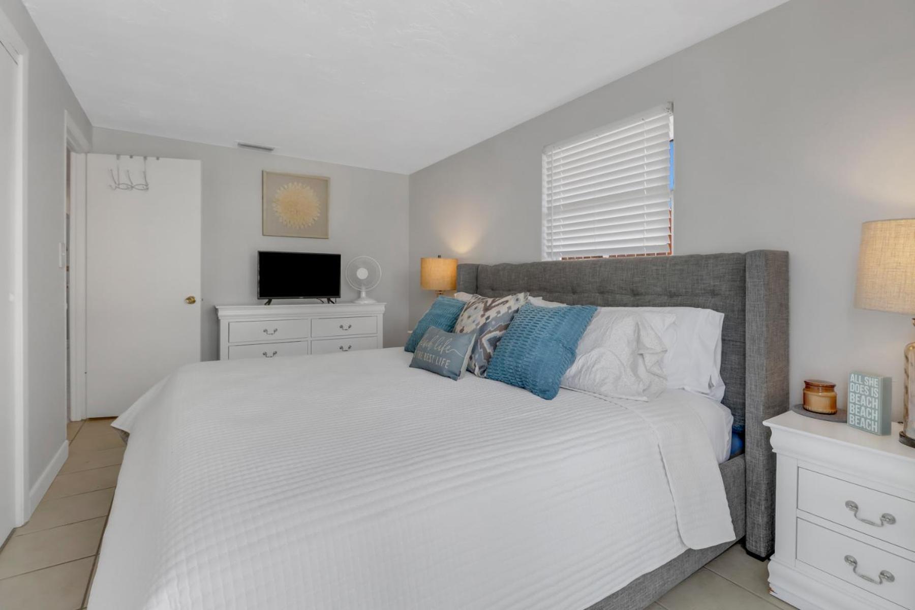 Little Beach House W/ Pool&Spa - 5 Minutes To Vanderbilt Beach North North Naples Exteriör bild